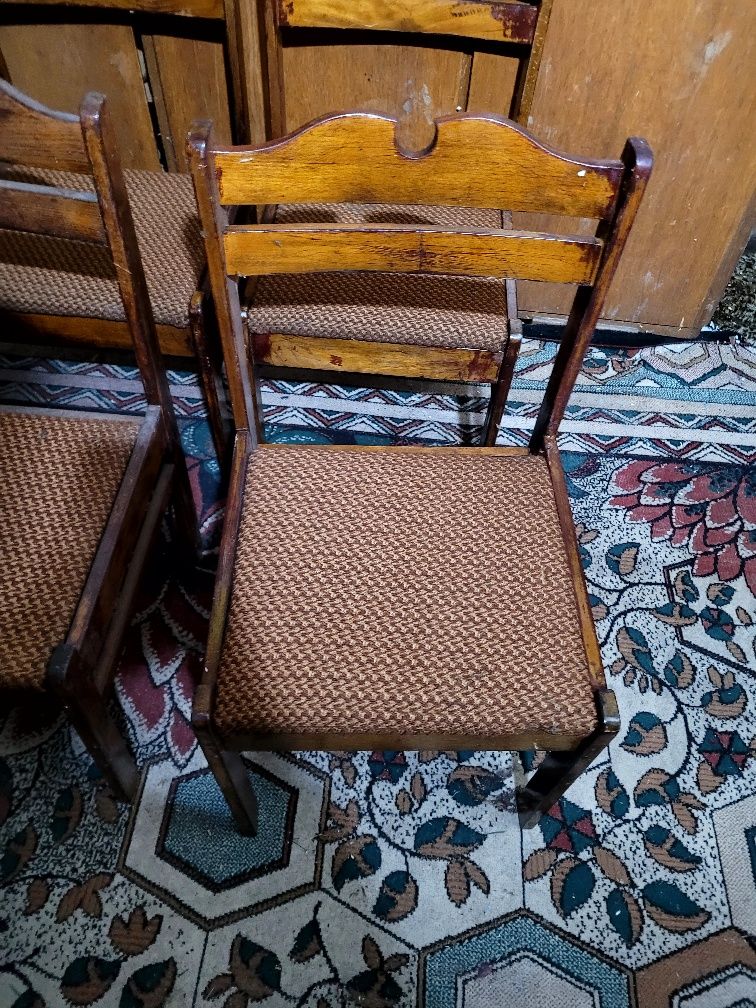 Wiekowe krzesla PRL 4 szt. do odnowienia