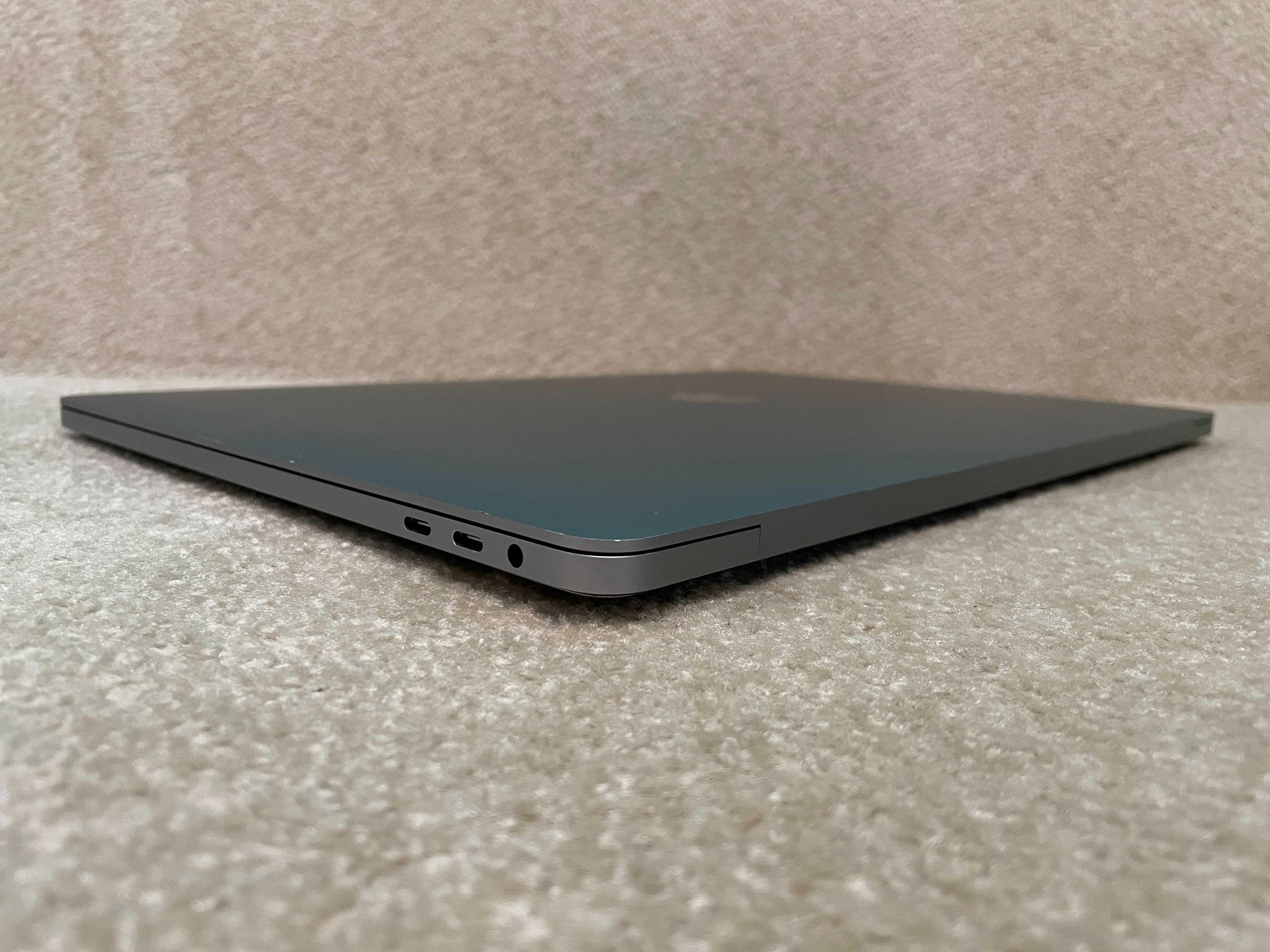 Ноутбук Apple Macbook Pro 16 A2141 2019 i7 16GB Radeon Pro 5300M 512GB