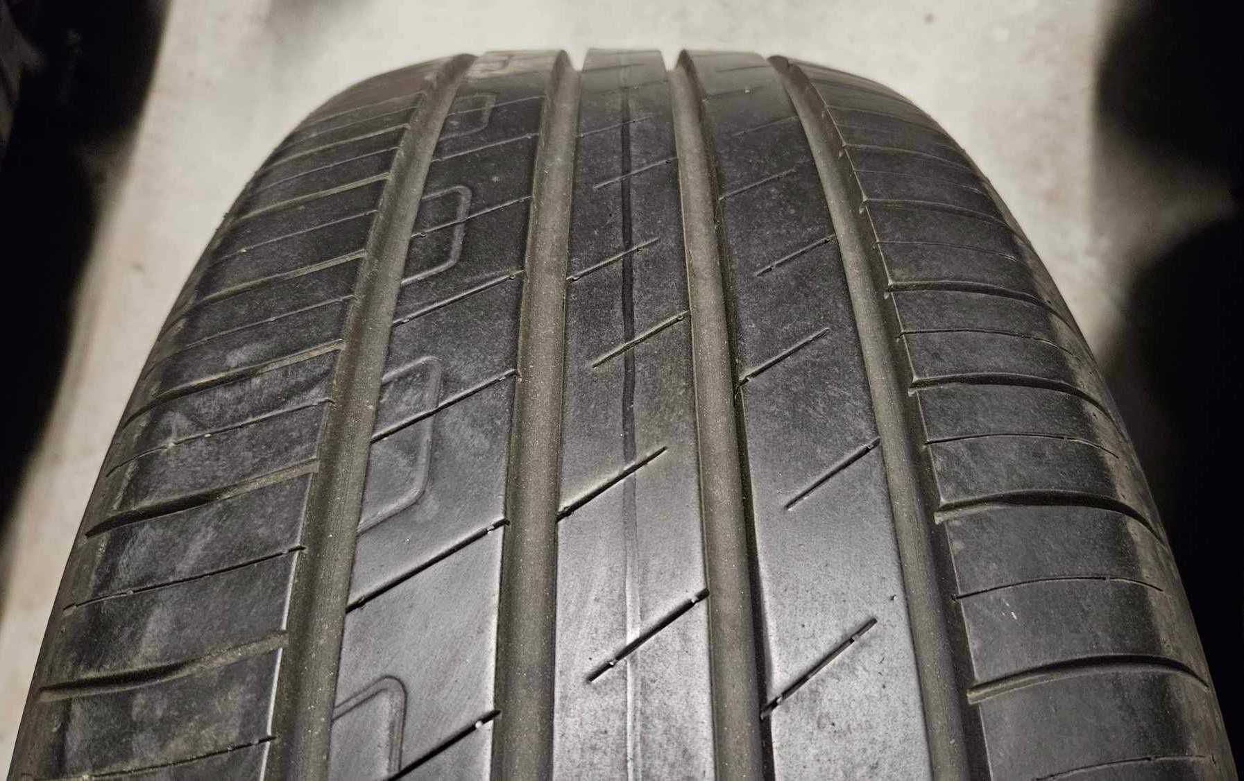 4x 215/55R17 98W XL Goodyear EfficientGrip Performance / 4x 7mm