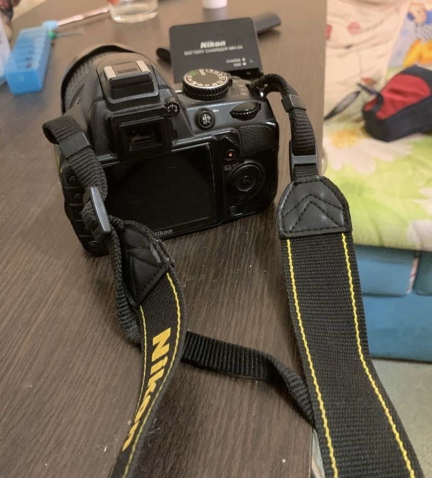 Продаю фотоапарат Nikon D3100