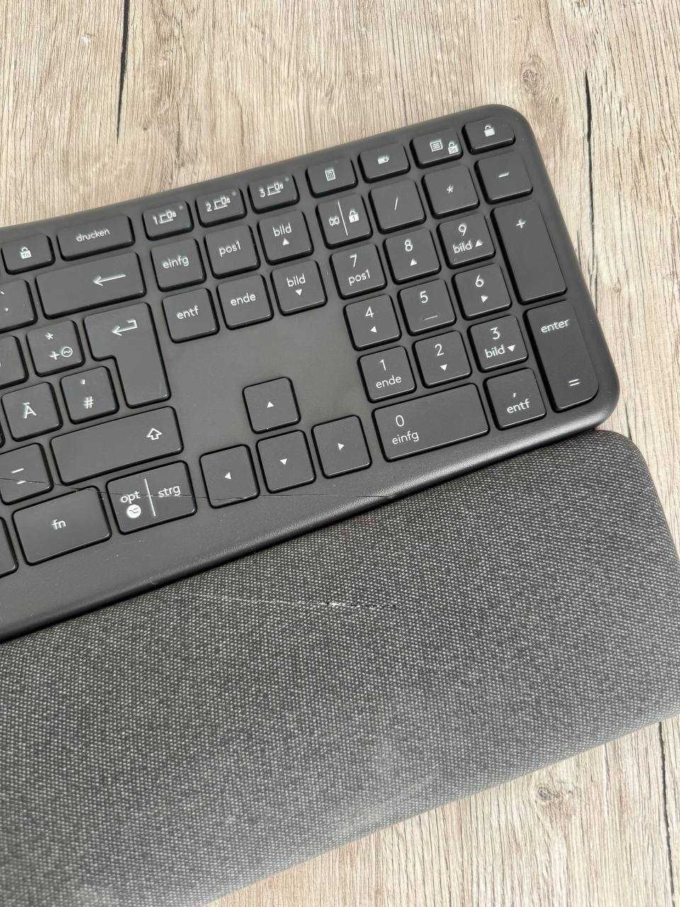 Ергономічна клавіатура Logitech Ergo K860