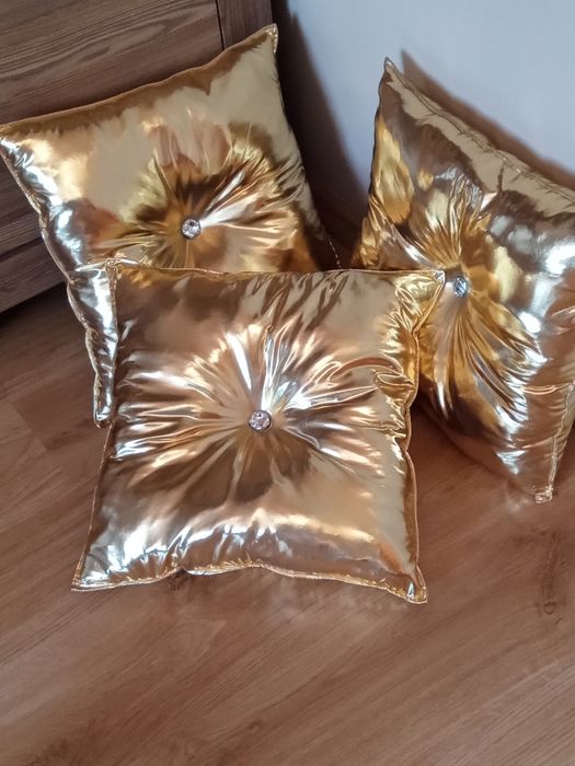 Złote gładki poduszki dekoracyjne