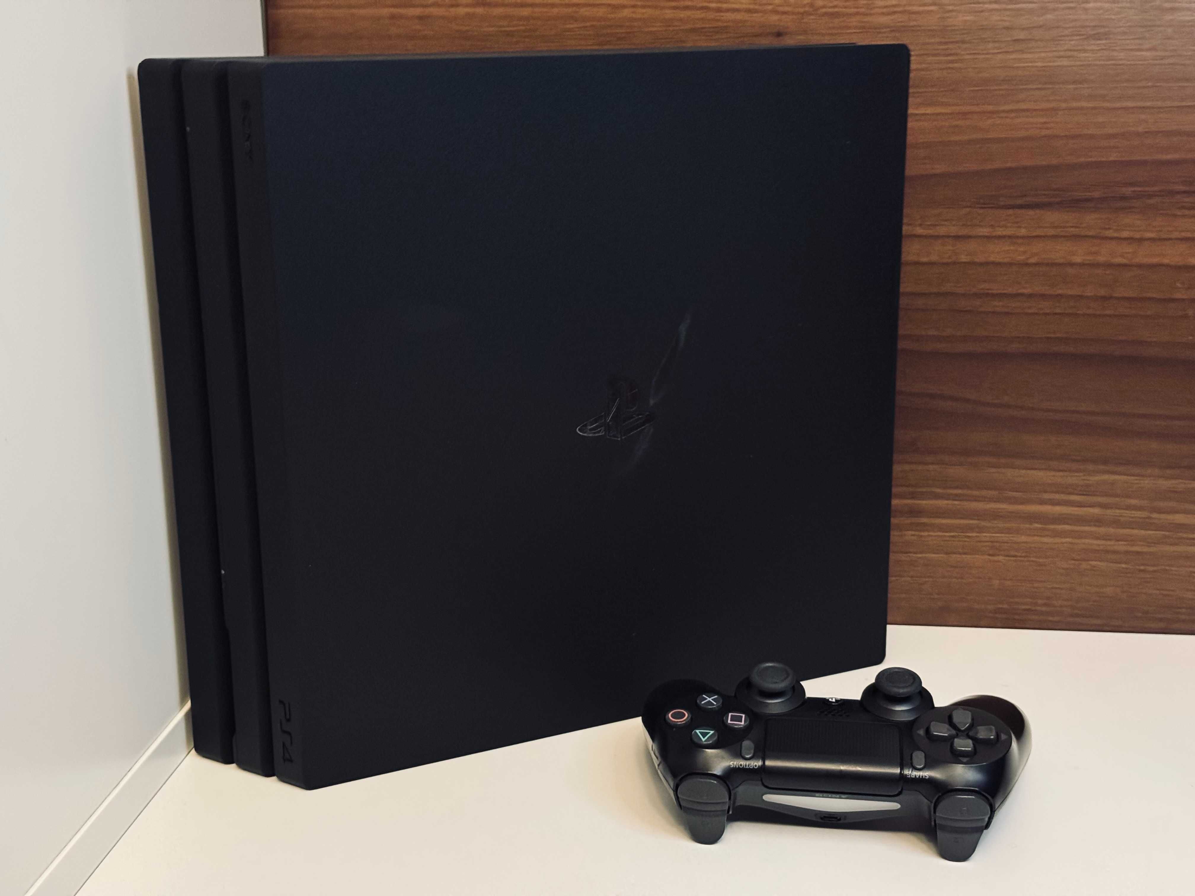 Konsola PlayStation 4 Pro PS4 Pro 1TB CUH-7216B z Padem