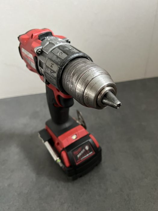 Безщітковий Акум.Ударний шуруповерт Milwaukee M18 FPD 2
