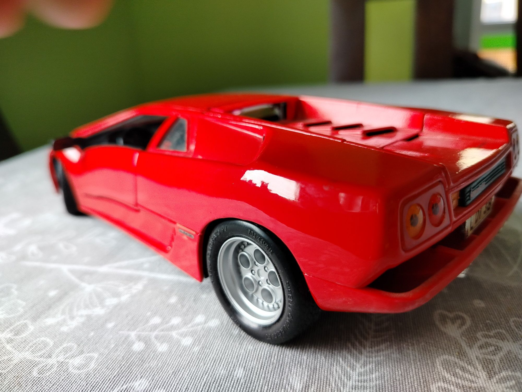 Model auta Lamborghini 1:18