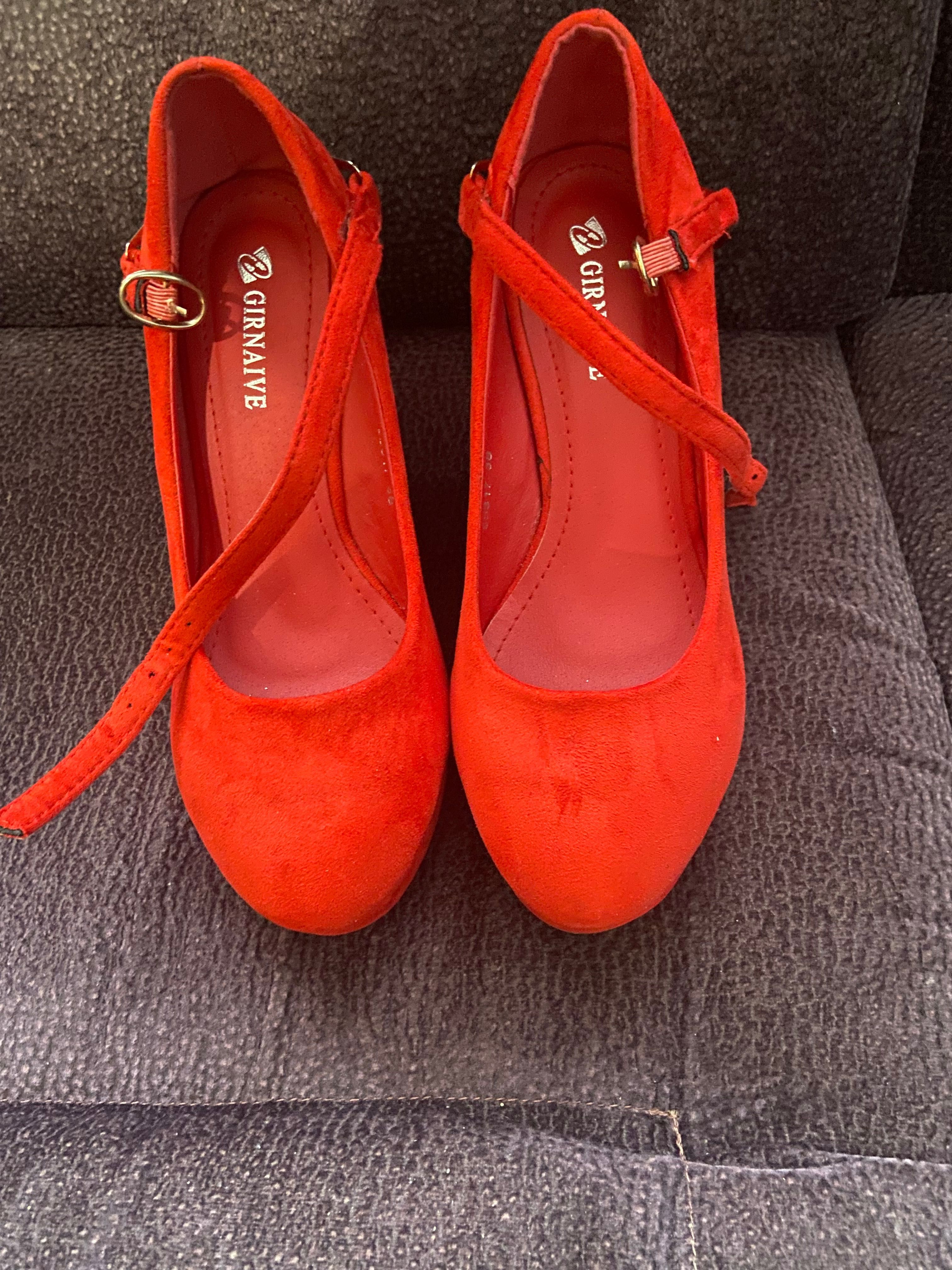 Продам червоні черевички / красные туфли
