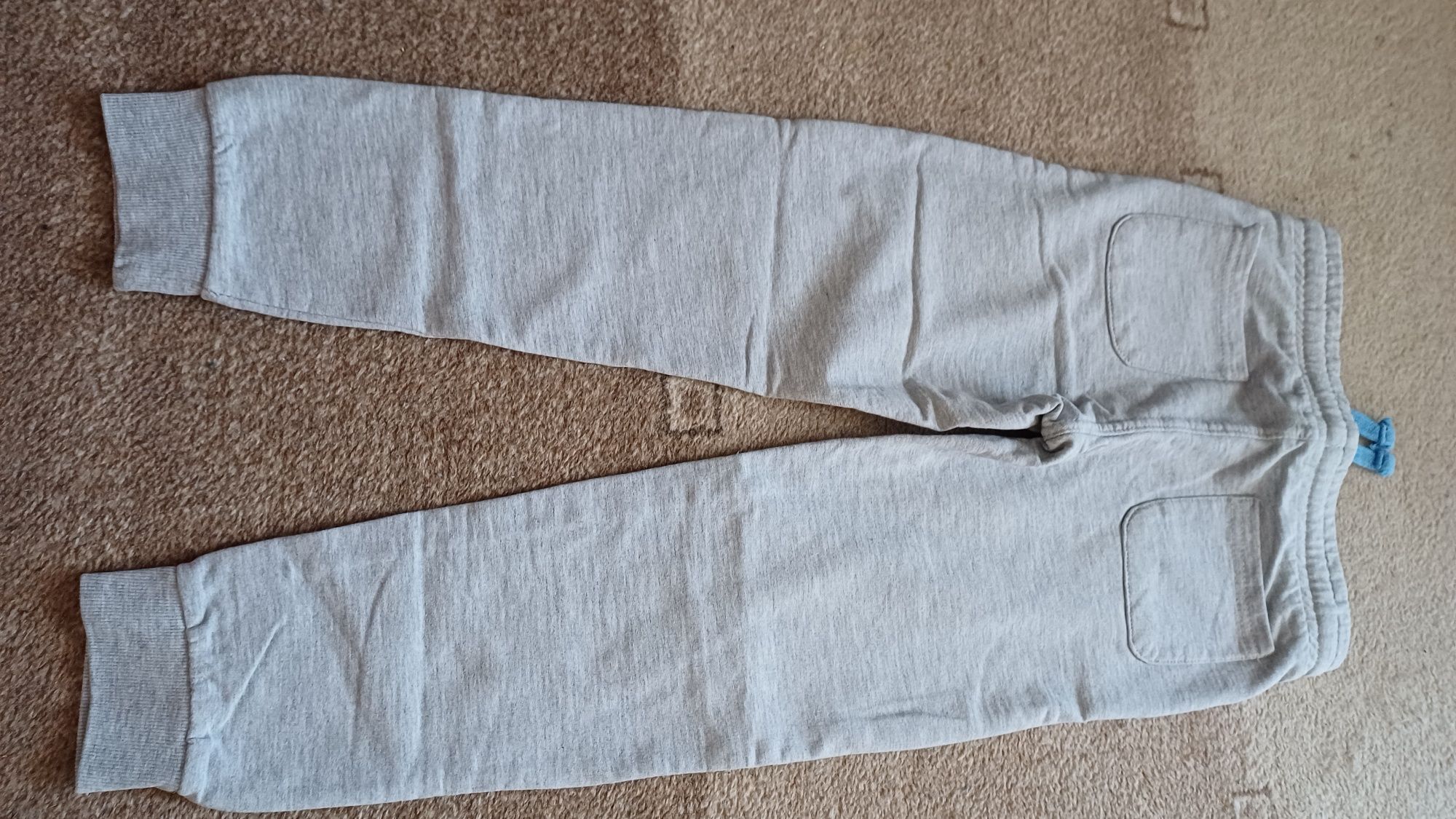 Spodnie dresowe chłopięce szare r. 128