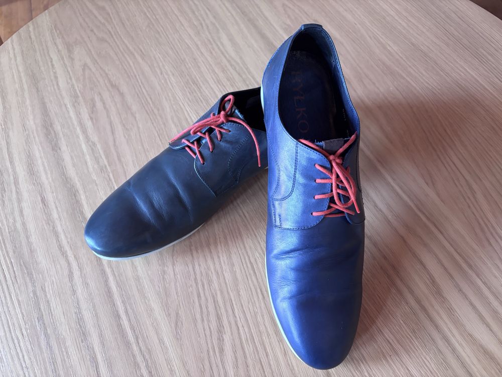 Granatowe buty od Ryłko