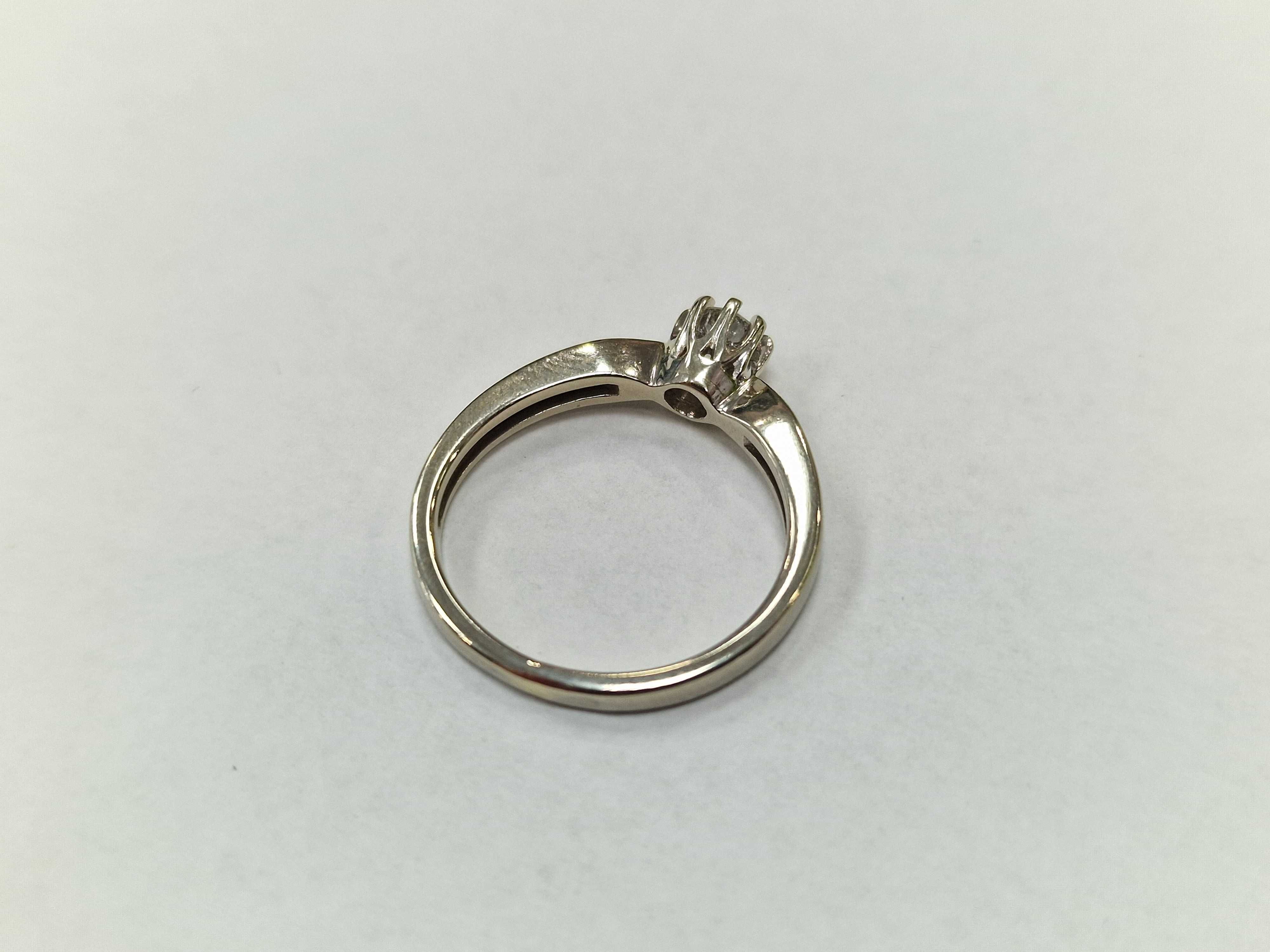 0.17 CT! Złoty pierścionek/ 585/ 2.30 gram/ R8/ DIA/ Certyfikat