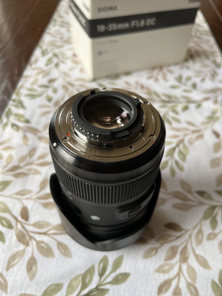 Sigma 18-35mm F1.8 DC do Nikon APS-C
