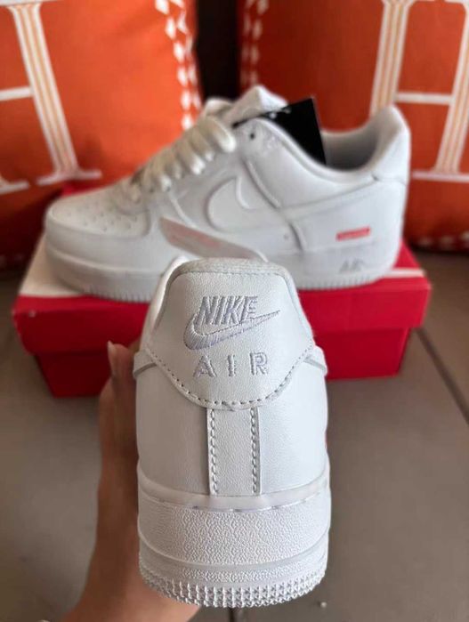 Buty meskie Mokasyny Nike_Air_Force_1_Low_Supreme_White R.39