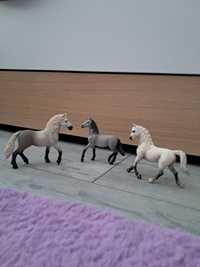 Figurki koni schleich