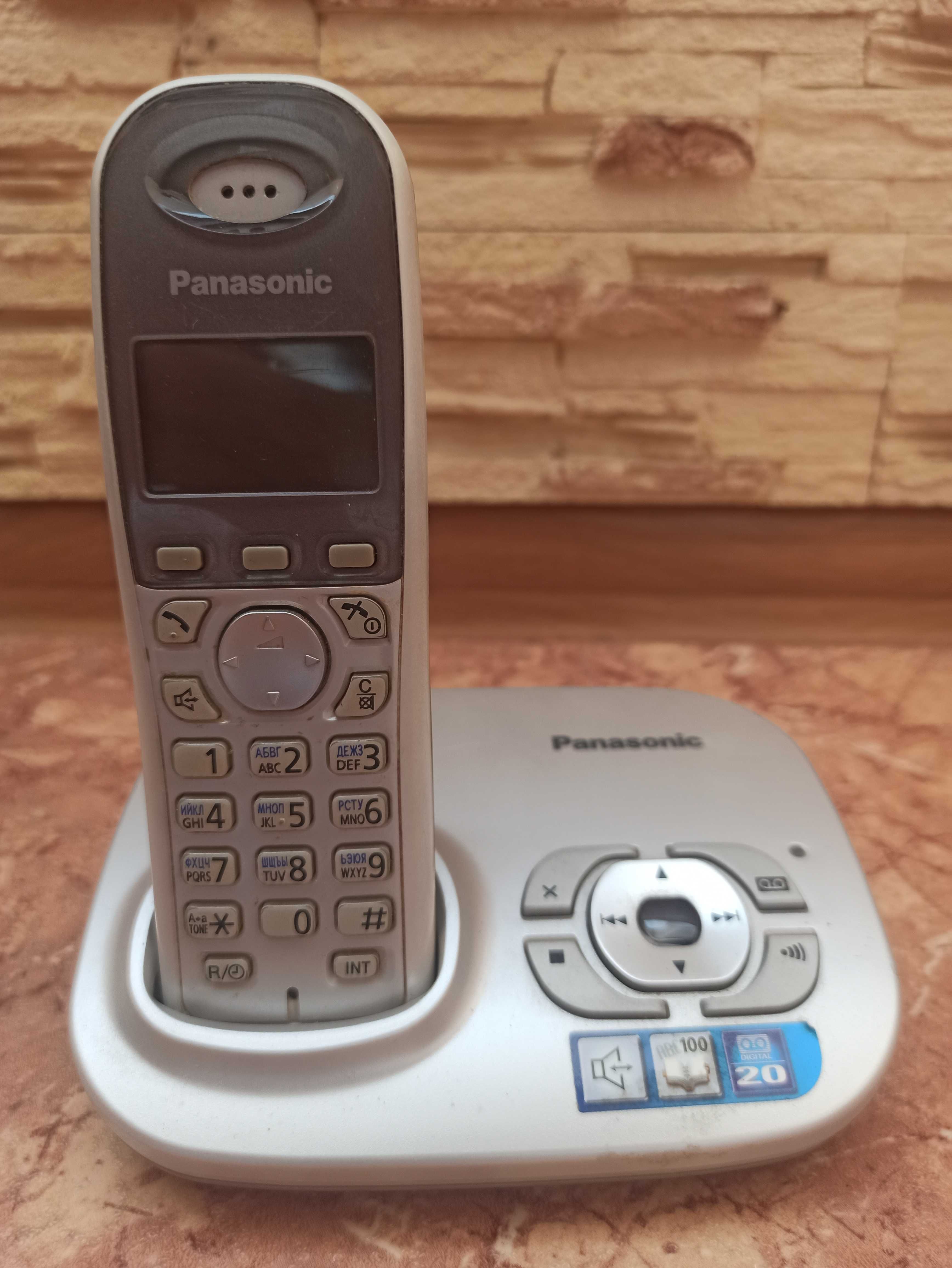 Радіотелефон Panasonic KX-TG6821UA