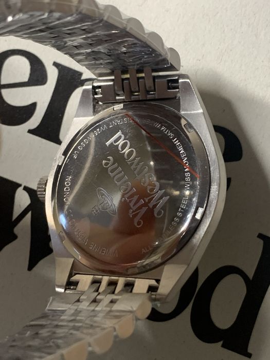 Новий годинник Vivienne Westwood