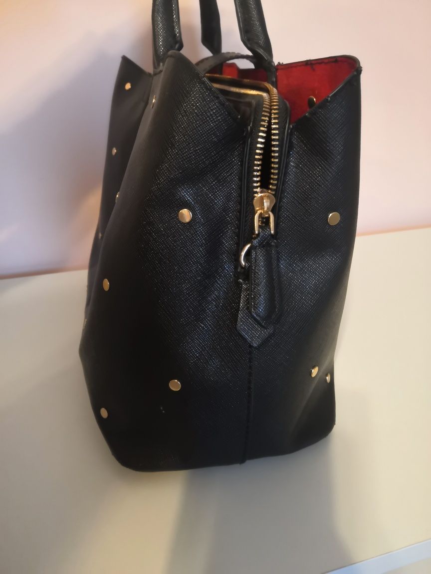 H&M czarna torba do ręki z ćwiekami torebka shopper welurowy środek