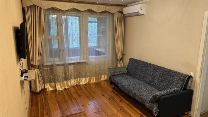 Сдается 2-х комнатная квартира на метро Дарница