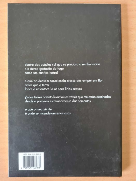 Livro de poesia "O Deus Familiar" de Carlos Nogueira Fino