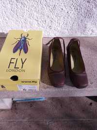 Sapatos Fly castanhos