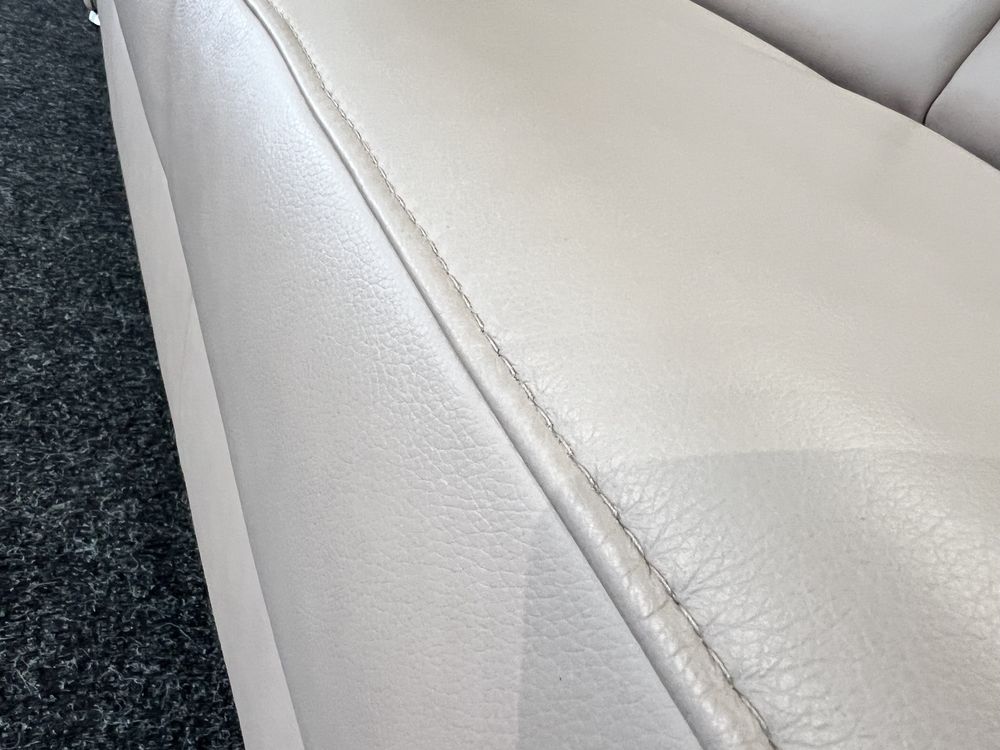 Виставковий шкіряний розкладний диван реклайнер дивани шкіряні