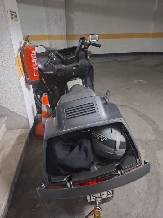 Honda CN 250 em muito bom estado.