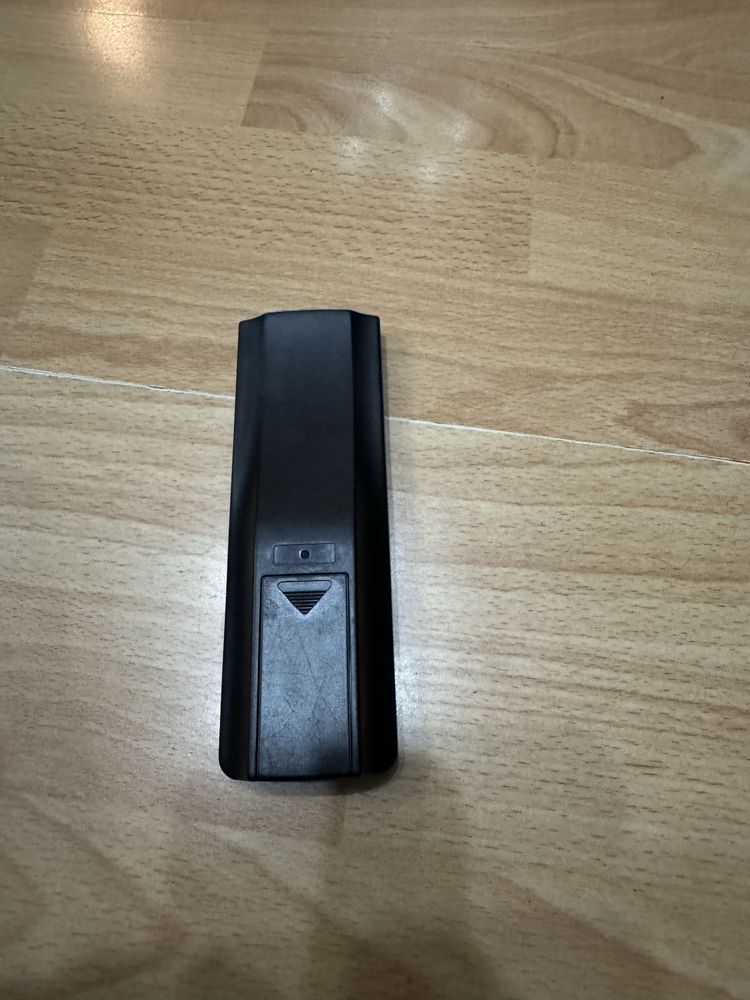 Pilot do projektora Hitachi R 016. Pilot (zamiennik)
