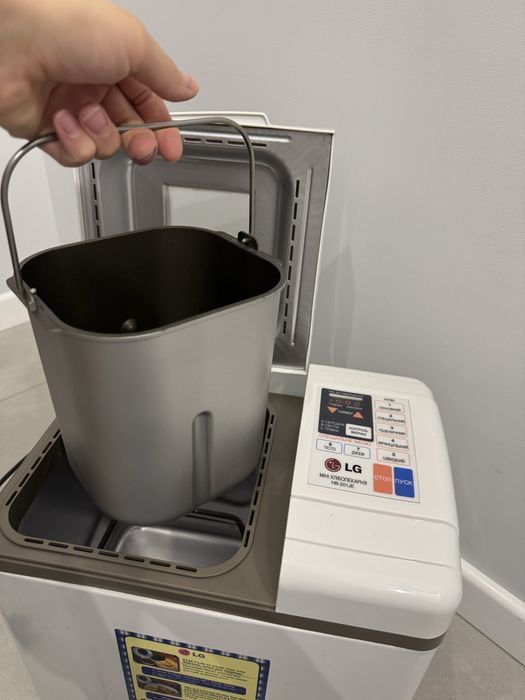 Нова хлібопічка LG