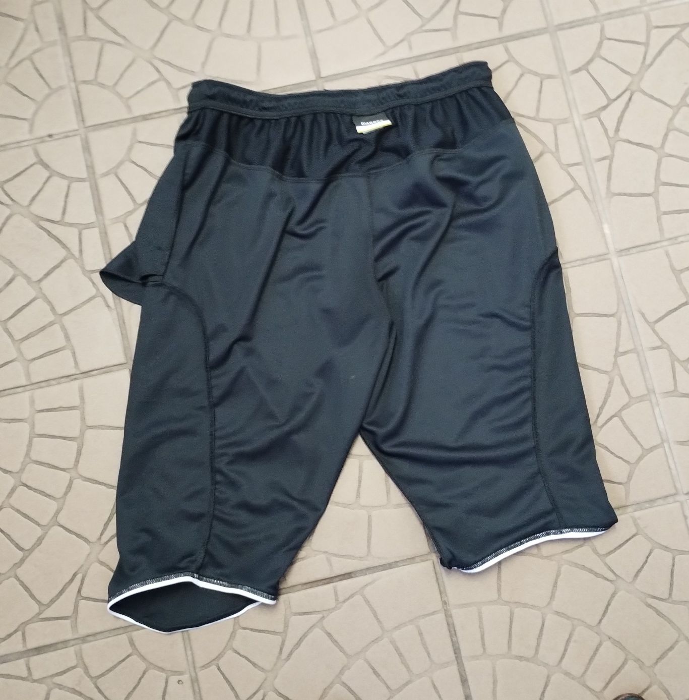 Szorty Diadora Made in Italy  διά δωρέα” (dia-dorea) oznaczaj