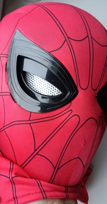 Маска людини паука