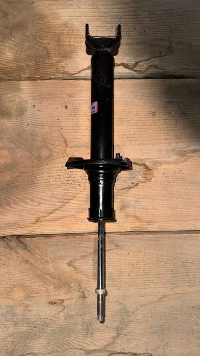 Стійка амортизатора зад. Infiniti q50 13-20 (б/у)