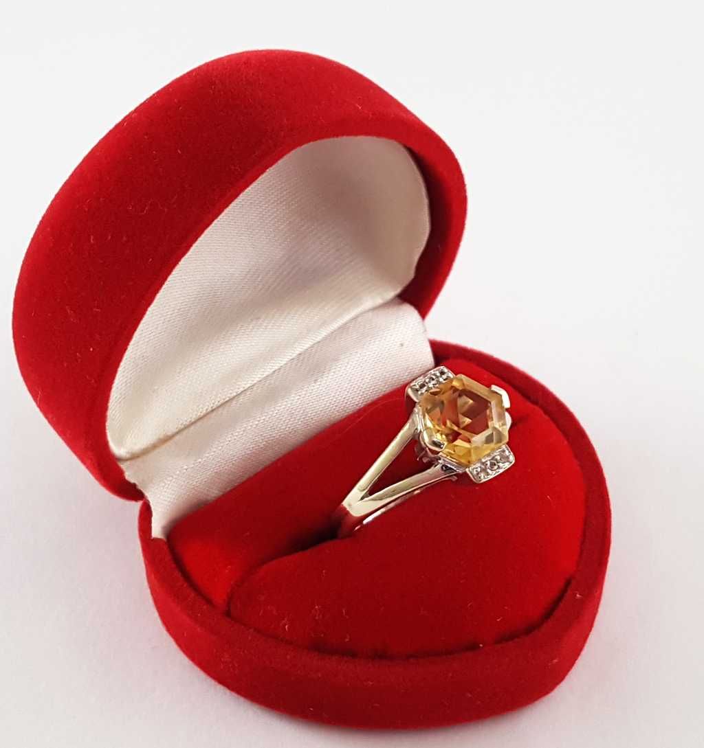 Złoty pierścionek z cytrynem 1 ct oraz kryształami górskimi Au 375