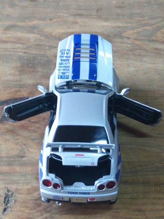 Модель авто 1:32 Nissan SkylineAres GTR R34
