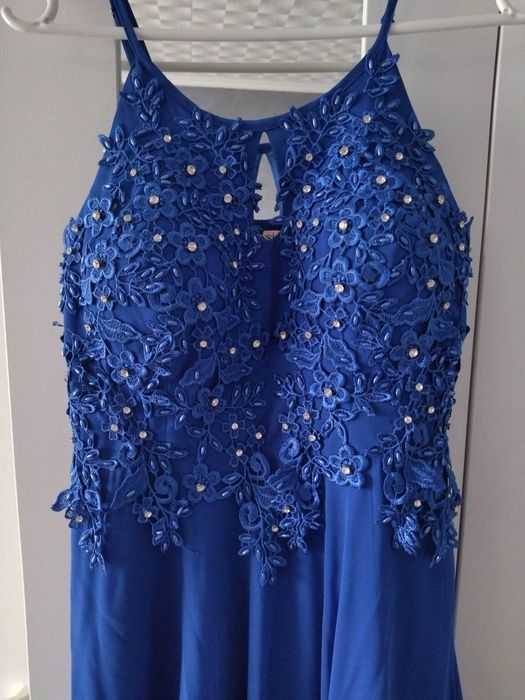 Długa wieczorowa sukienka z cyrkoniami