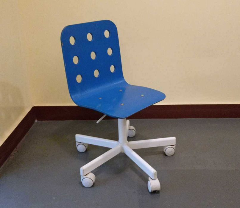 Krzesło dziecięce IKEA niebieskie