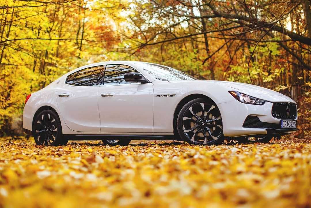 Samochód Maserati auto do ślubu na wesele, do zdjęć, filmów kawalerski