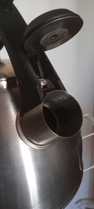 Chaleira Nova, Aço Inox - 2,5 litros. Aviso Sonoro.