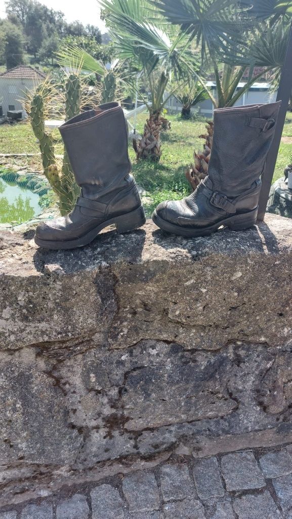 Botas de biqueira de osso