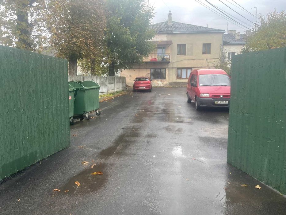 Приміщення в оренду, центр Яворова — ремонт під орендаря