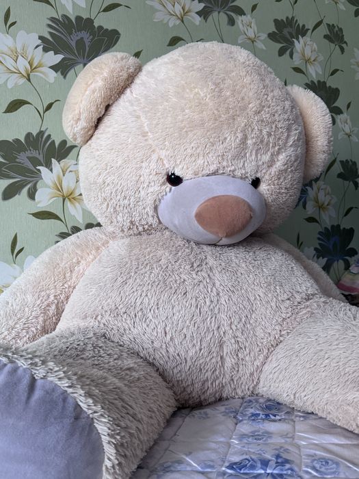 Продам большого плюшевого медведя