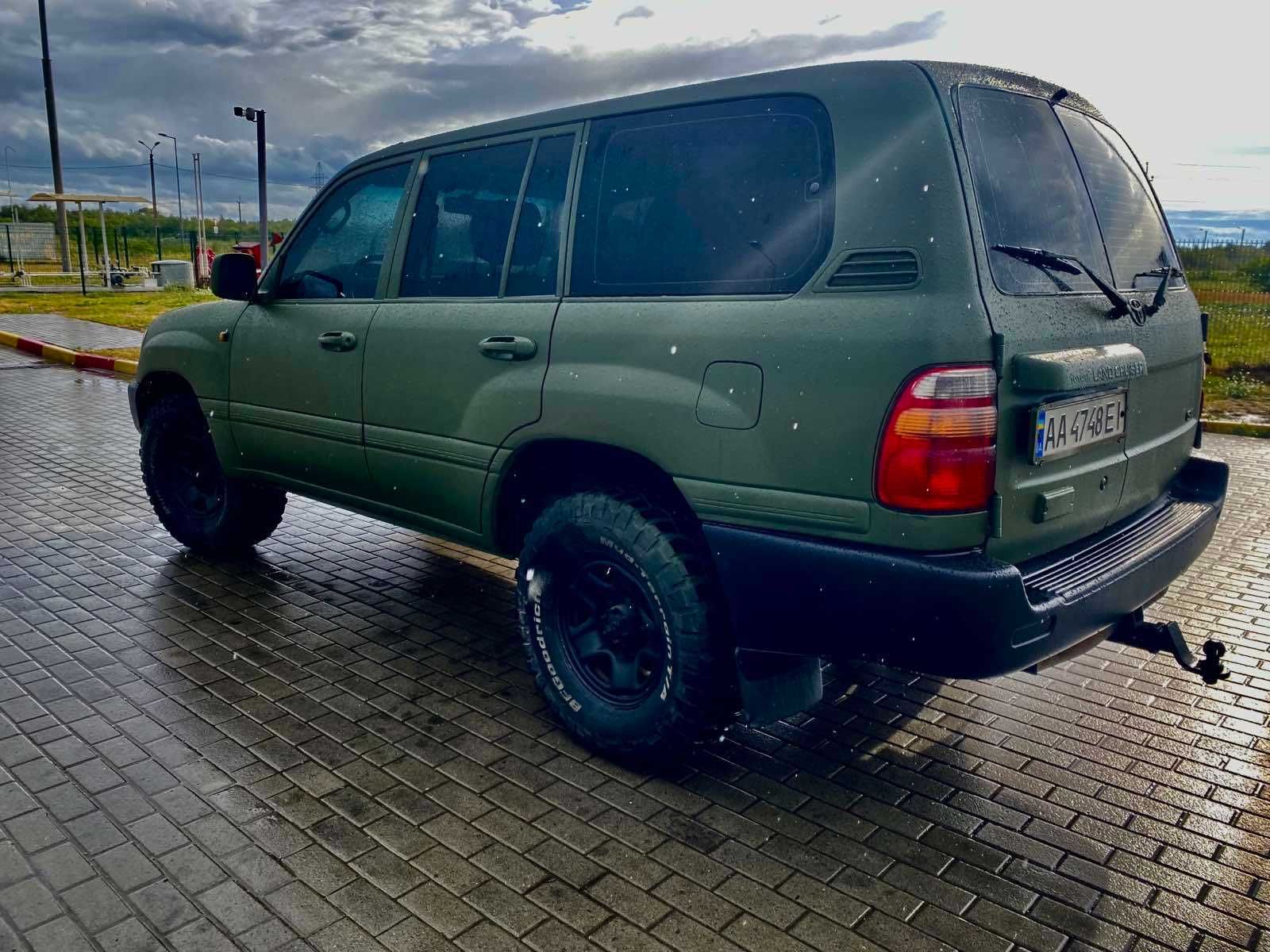 Автомобіль Toyota Land Cruiser 105