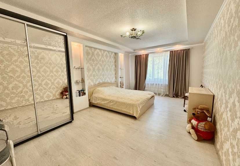 Продам хороший дом на Немышле ,180 м2 с ремонтом (код 5215)