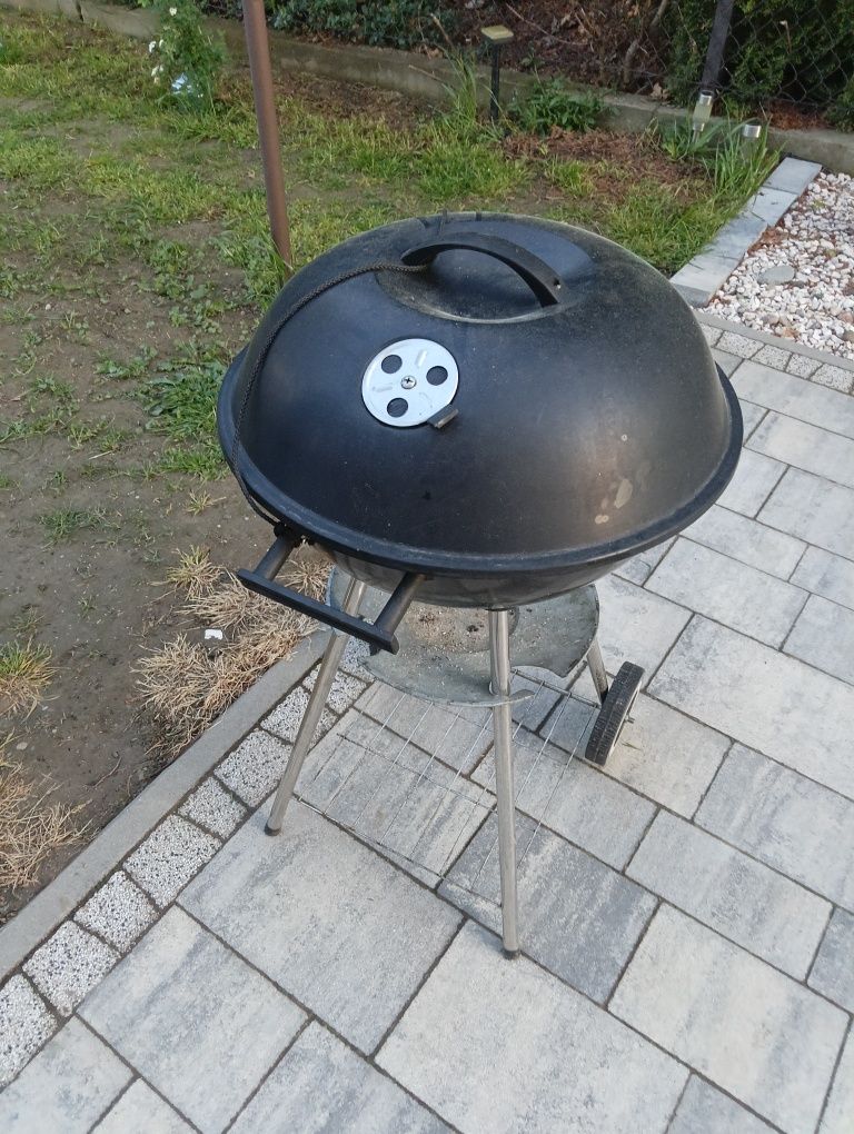Grill okrągły z kulkami