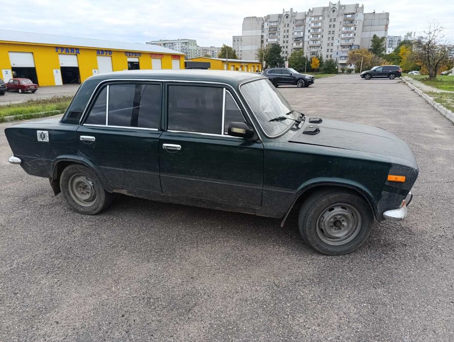 Автомобіль ВАЗ 2103