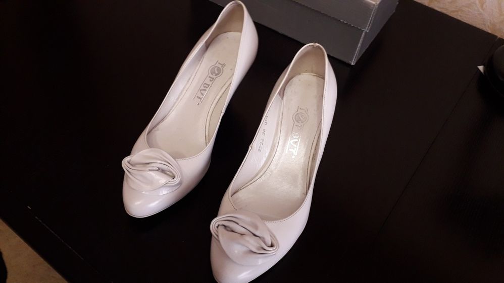 Туфли женские белые р.38 ( 24см.
