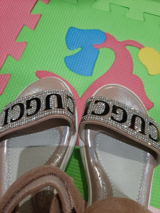 Босоніжки взуті пару раз