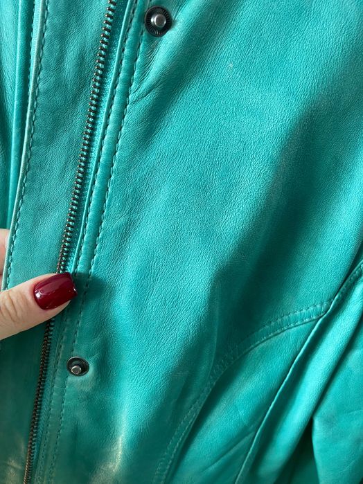 Жіноча шкіряна куртка