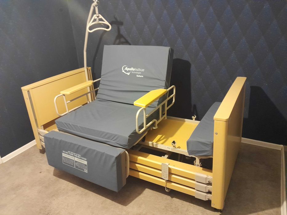 Łóżko Apollo Saturn z funkcją fotela i pionizacji.