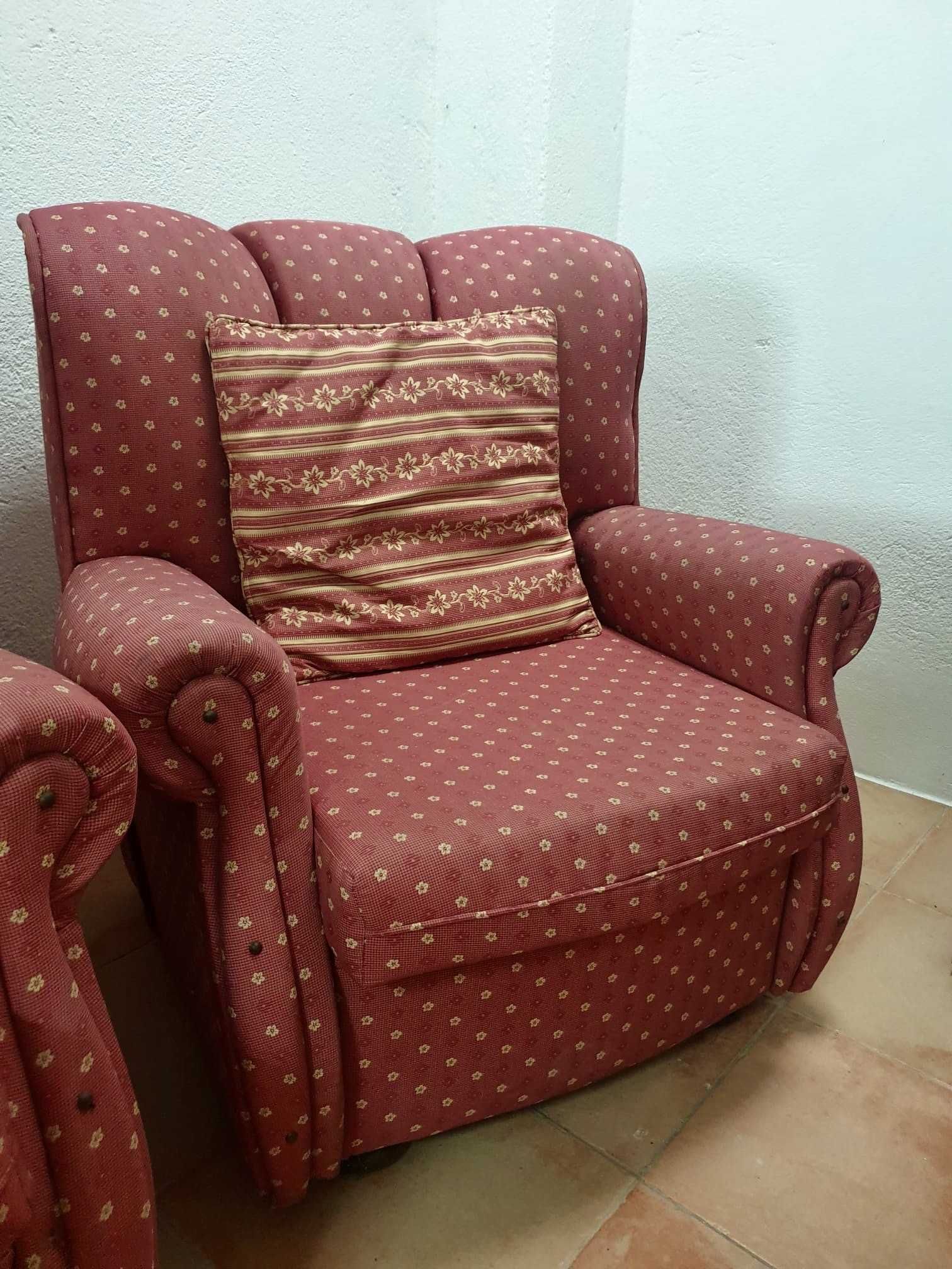 Conjunto Sofás (2 poltronas + 1 sofá três lugares)