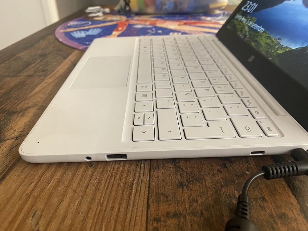 PORTÁTIL MICROSOFT SURFACE SE