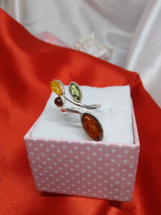 Piękny srebrny pierścionek z bursztynem kolorowym, srebro925, r. 14