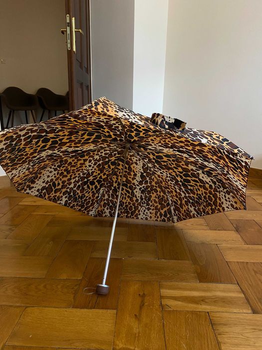 Syndyk sprzeda 25 parasoli